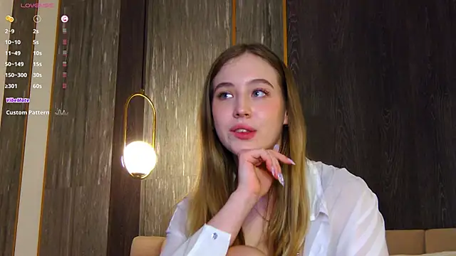 LoraineLuff online show from January 29, 2025, 11:35 pm