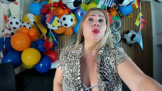 Danna topless online show from June 15, 2026, 12:07 pm