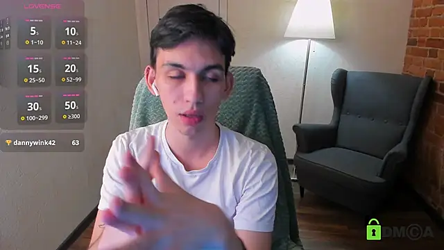 Snapshot of Ul_Tima chatting on December 1, 2024, 11:47 pm Ul Tima online show from December 1, 2024, 11:47 pm