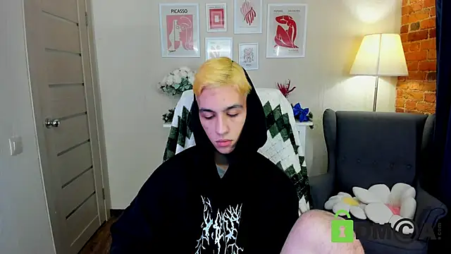 Snapshot of Ul_Tima chatting on December 27, 2024, 9:32 pm Ul Tima online show from December 27, 2024, 9:32 pm