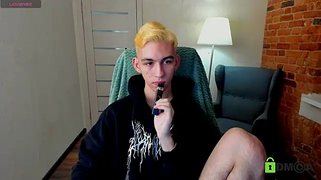 Snapshot of Ul_Tima chatting on December 28, 2024, 8:36 pm Ul Tima online show from December 28, 2024, 8:36 pm