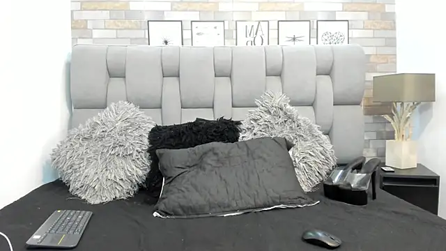 KariinaTaylor online show from March 3, 2026, 7:09 pm