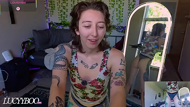 Snapshot of lovelylucyy chatting on July 9, 2026, 9:41 pm lovelylucyy online show from July 9, 2026, 9:41 pm