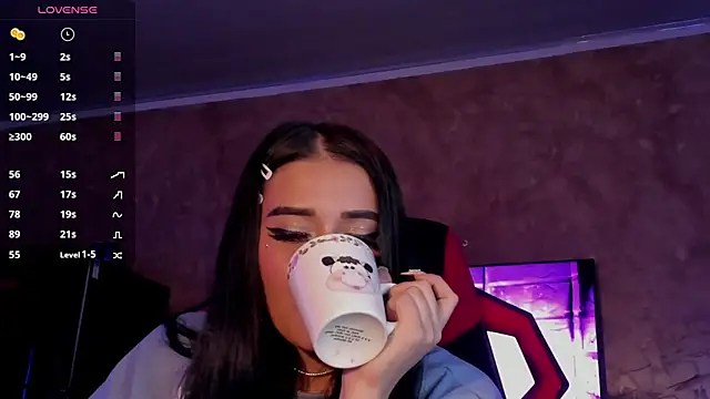 Snapshot of Charlotte_greys chatting on January 8, 2025, 3:51 am Charlotte greys online show from January 8, 2025, 3:51 am