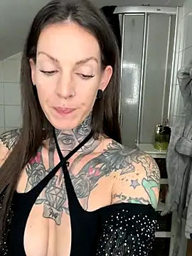 BrownieyQueen online show from November 5, 2025, 5:13 pm