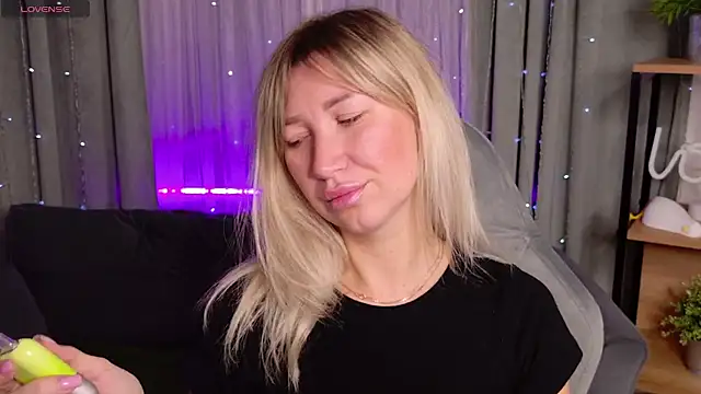 MilaBott online show from September 18, 2025, 8:22 pm