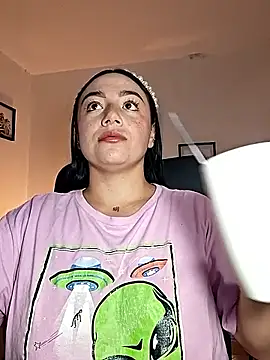 helena smith online show from November 7, 2025, 2:33 am