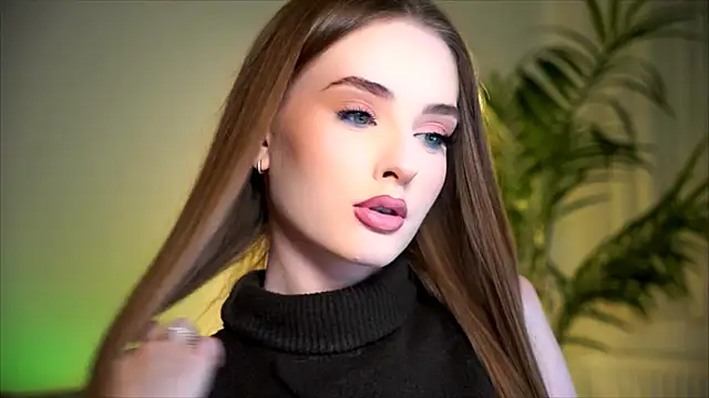 Snapshot of petitegonwiild chatting on October 27, 2025, 8:13 pm petitegonwiild online show from October 27, 2025, 8:13 pm