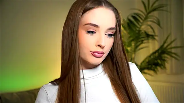 Snapshot of petitegonwiild chatting on October 28, 2025, 9:28 pm petitegonwiild online show from October 28, 2025, 9:28 pm