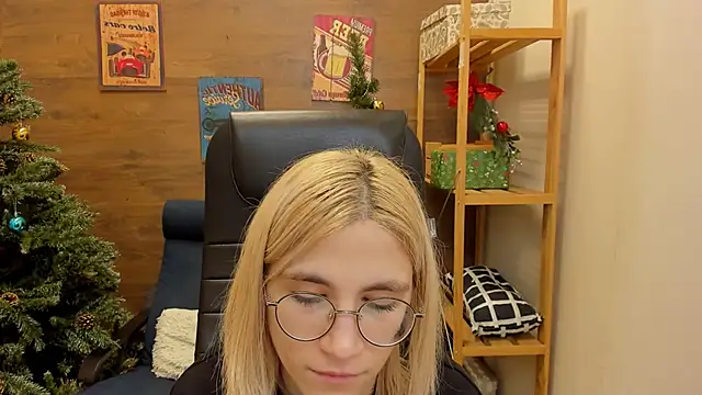 Moon13152 online show from December 25, 2024, 4:22 am