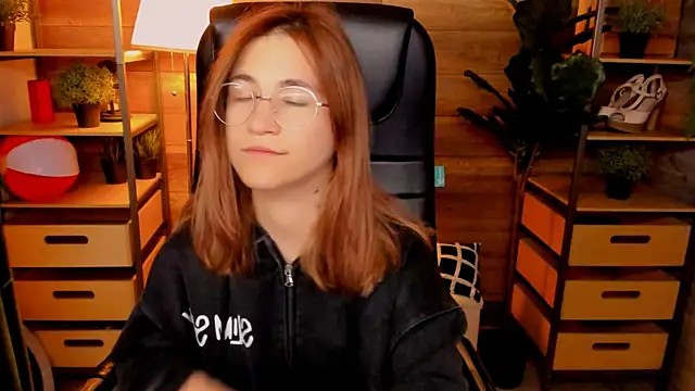 Moon13152 online show from September 30, 2025, 8:47 pm