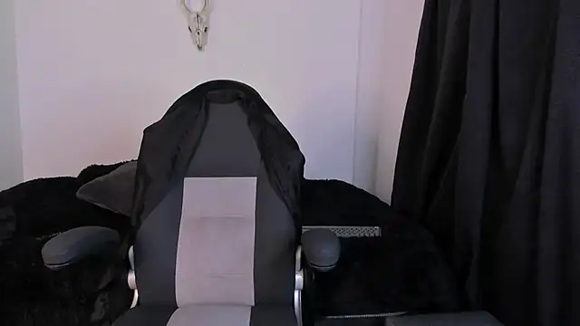 Snapshot of Aliz01 chatting on November 1, 2025, 1:51 am Aliz01 online show from November 1, 2025, 1:51 am