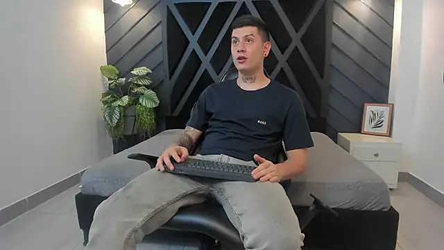 Yeiko Romero  online show from January 7, 2025, 11:14 pm