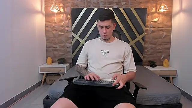 Yeiko Romero  online show from January 13, 2025, 5:12 pm