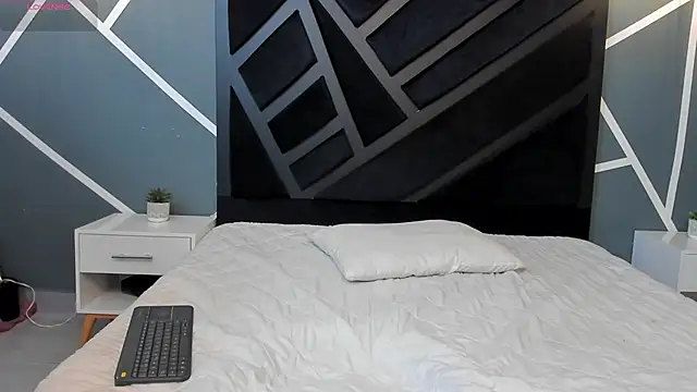 Yeiko Romero  online show from January 24, 2025, 5:11 pm