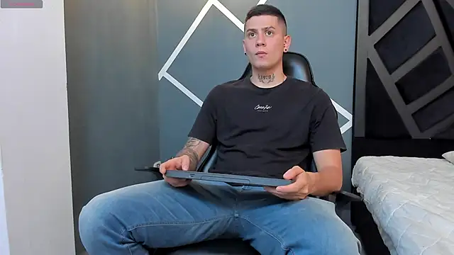 Yeiko Romero  online show from January 25, 2025, 5:19 pm