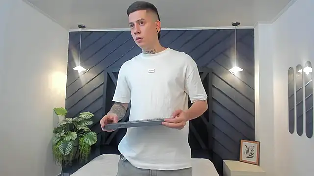 Yeiko Romero  online show from January 31, 2025, 5:10 pm