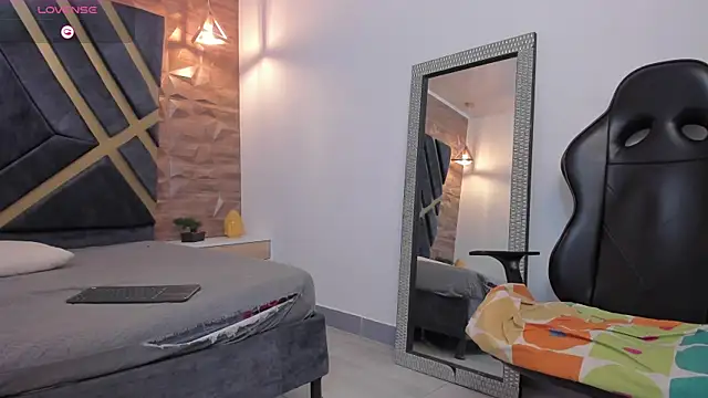 Yeiko Romero  online show from February 4, 2025, 8:17 pm