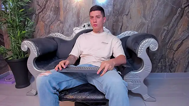 Yeiko Romero  online show from February 6, 2025, 11:37 pm