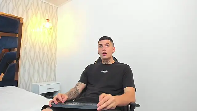 Yeiko Romero  online show from February 22, 2025, 5:24 pm