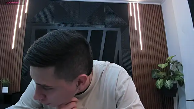 Yeiko Romero  online show from March 5, 2025, 5:18 pm