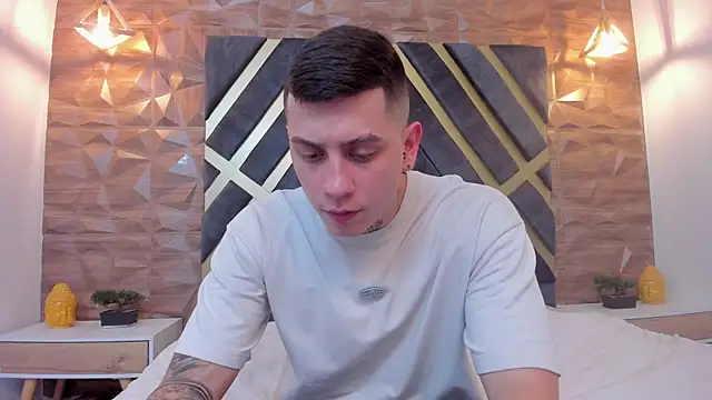 Yeiko Romero  online show from March 19, 2025, 5:28 pm