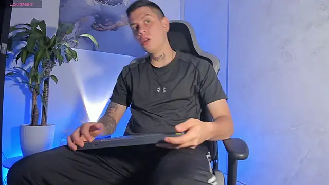 Yeiko Romero  online show from December 22, 2025, 5:10 pm