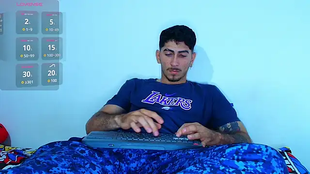 Snapshot of Thomass00 chatting on December 28, 2024, 2:33 am Thomass00 online show from December 28, 2024, 2:33 am