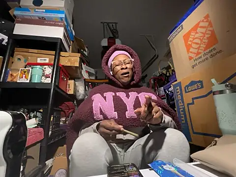 Snapshot of wynterheat chatting on February 19, 2026, 9:49 am wynterheat online show from February 19, 2026, 9:49 am