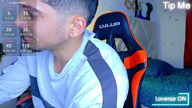 Snapshot of Rich_boy01 chatting on October 28, 2025, 9:28 pm Rich boy01 online show from October 28, 2025, 9:28 pm