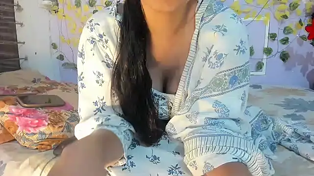 aarjulove online show from April 25, 2026, 1:41 pm
