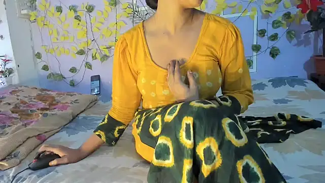 aarjulove online show from May 3, 2026, 12:11 pm