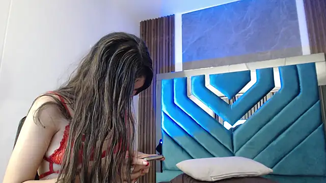ValeryLargo online show from December 17, 2024, 7:15 pm