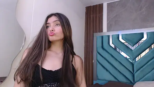 ValeryLargo online show from January 18, 2025, 3:27 pm