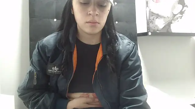 Snapshot of Zowi_Hottiee chatting on October 9, 2025, 7:12 pm Zowi Hottiee online show from October 9, 2025, 7:12 pm