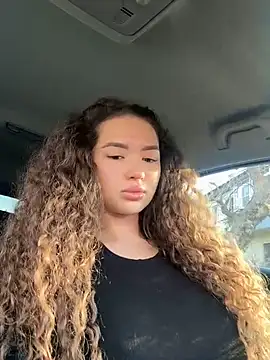 Snapshot of Denise_Garciia chatting on February 14, 2025, 12:36 pm Denise Garciia online show from February 14, 2025, 12:36 pm