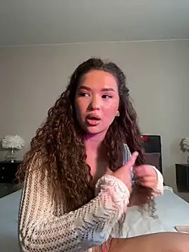 Snapshot of Denise_Garciia chatting on February 22, 2025, 12:51 pm Denise Garciia online show from February 22, 2025, 12:51 pm