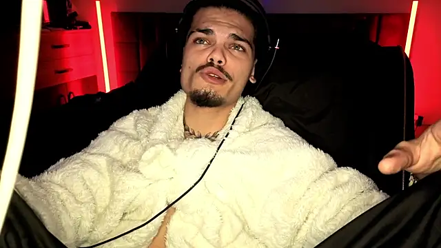 Snapshot of JordanShow chatting on October 21, 2025, 12:06 pm JordanShow online show from October 21, 2025, 12:06 pm