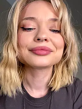 dollfromvenus online show from September 25, 2025, 4:32 pm