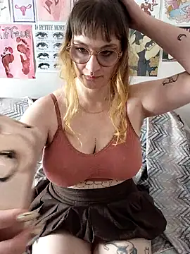 Snapshot of PrincesseMalicia chatting on May 6, 2026, 1:27 pm PrincesseMalicia online show from May 6, 2026, 1:27 pm
