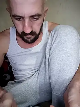 Snapshot of GrofLicno chatting on February 12, 2026, 9:32 pm GrofLicno online show from February 12, 2026, 9:32 pm