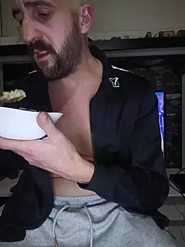 Snapshot of GrofLicno chatting on February 19, 2026, 8:49 pm GrofLicno online show from February 19, 2026, 8:49 pm