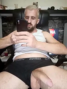 Snapshot of GrofLicno chatting on March 11, 2026, 9:43 pm GrofLicno online show from March 11, 2026, 9:43 pm