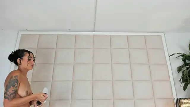 Snapshot of Nia_Bunny chatting on January 15, 2025, 5:15 pm Nia Bunny online show from January 15, 2025, 5:15 pm