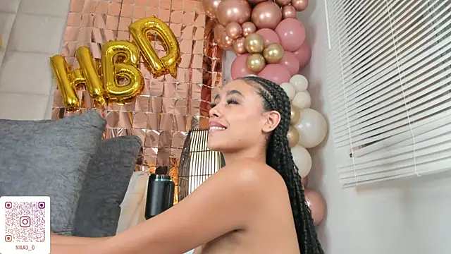 Snapshot of Nia_Bunny chatting on February 10, 2025, 7:38 pm Nia Bunny online show from February 10, 2025, 7:38 pm