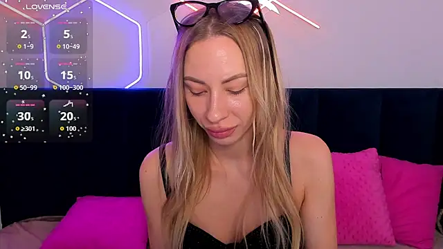 Diana Garrett online show from October 10, 2025, 1:37 am