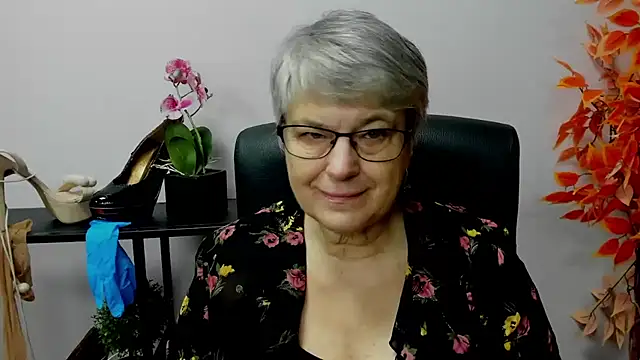 Snapshot of IrisDream chatting on December 2, 2024, 7:25 am IrisDream online show from December 2, 2024, 7:25 am