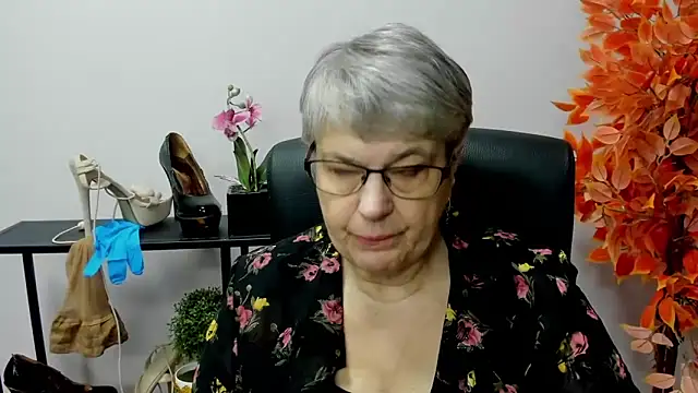 Snapshot of IrisDream chatting on December 3, 2024, 7:10 am IrisDream online show from December 3, 2024, 7:10 am