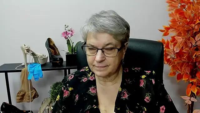 Snapshot of IrisDream chatting on December 3, 2024, 10:39 am IrisDream online show from December 3, 2024, 10:39 am