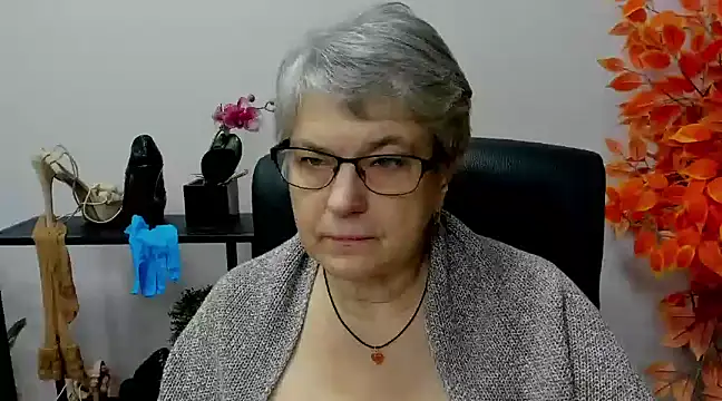 Snapshot of IrisDream chatting on December 9, 2024, 11:04 am IrisDream online show from December 9, 2024, 11:04 am